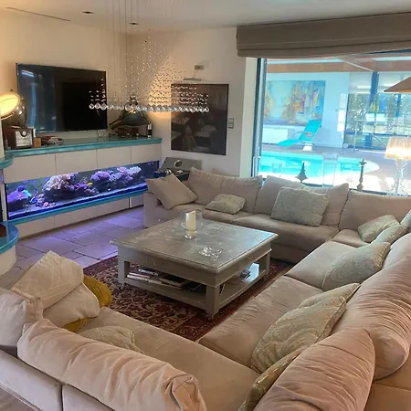 Villa D'exception A Avec Piscines Interieures Et Exterieures